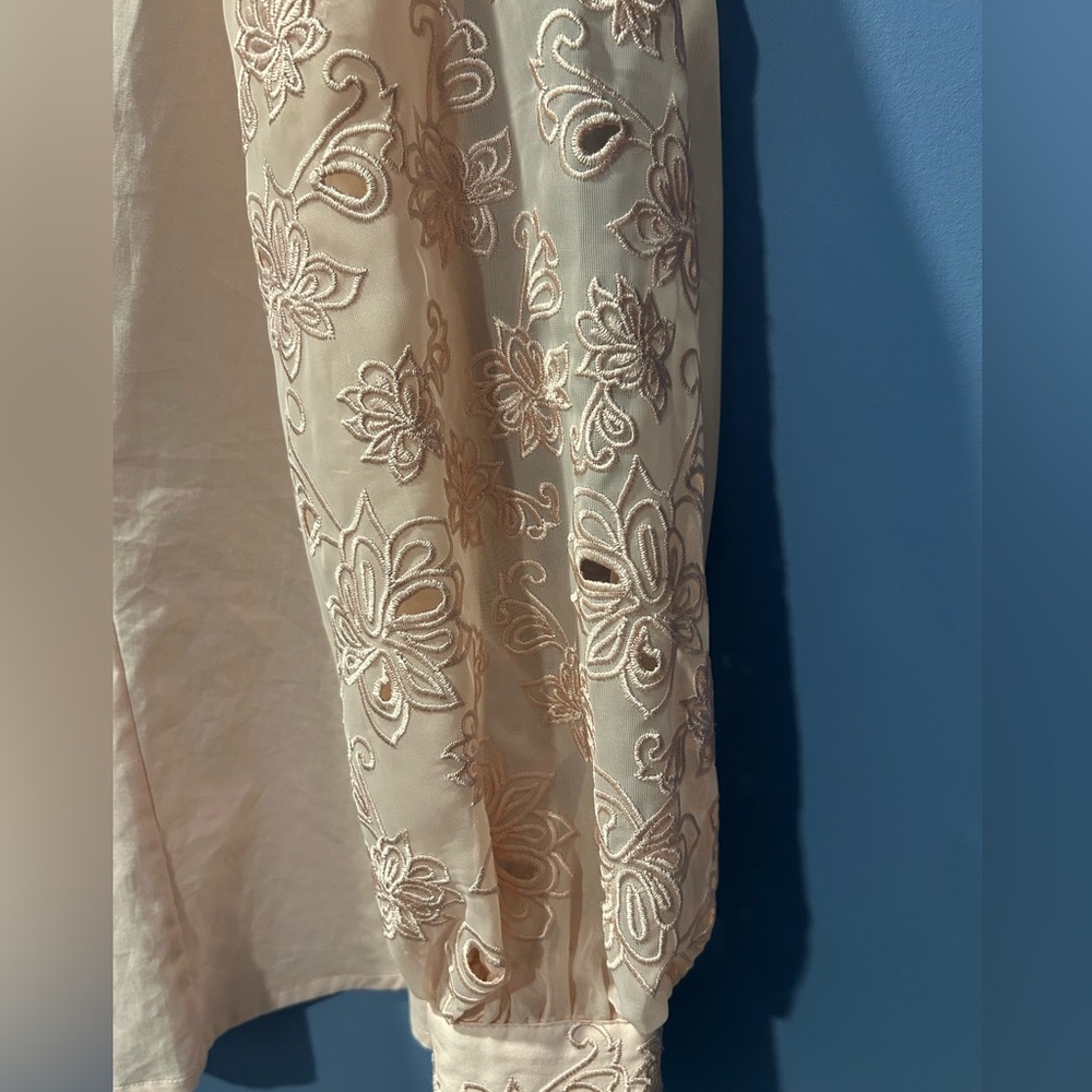 ELIE TAHARI Embroidered Scallop Collar Button-Down Blouse - Picture 3 of 9